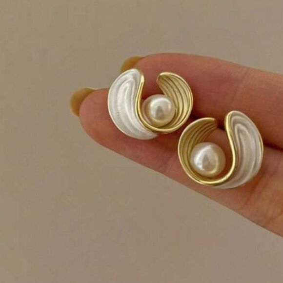 Elegant Gold Pearl Earrings A1129 - Picture 1 of 4